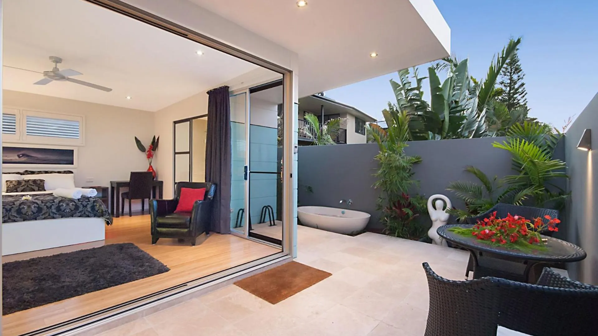 Cavvanbah - April Sun Villa Byron Bay